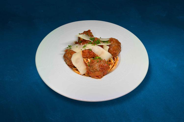 Linguine aux boulettes de veau "tigre" bio de Jacques Abbatucci en sauce tomate et copeaux de tome Corse