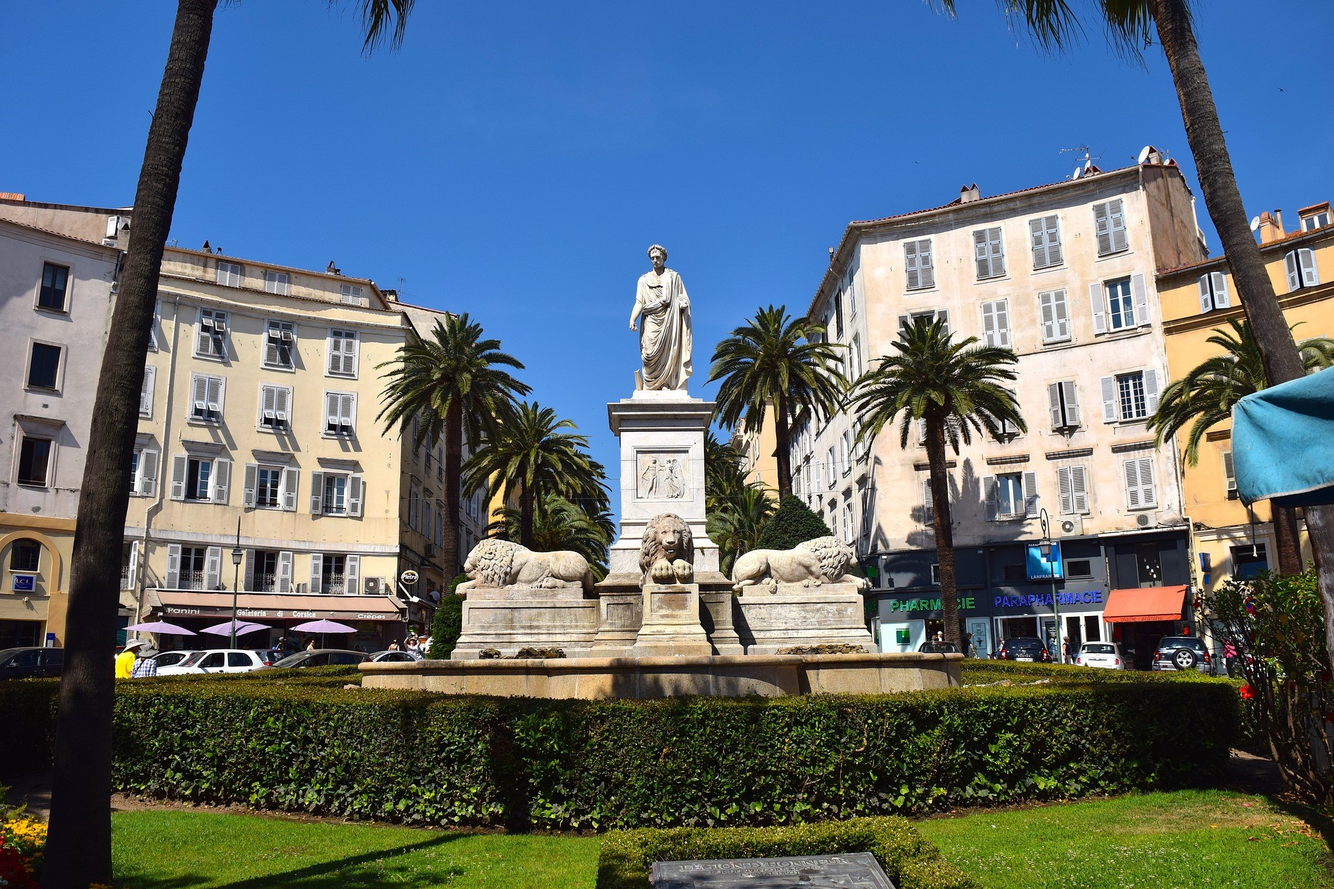 Anciennement place de l’Orme, à présent place Foch à Ajaccio
