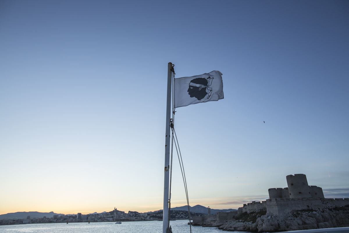 Drapeau corse, Le drapeau de la Corse a été adopté par Pasc…