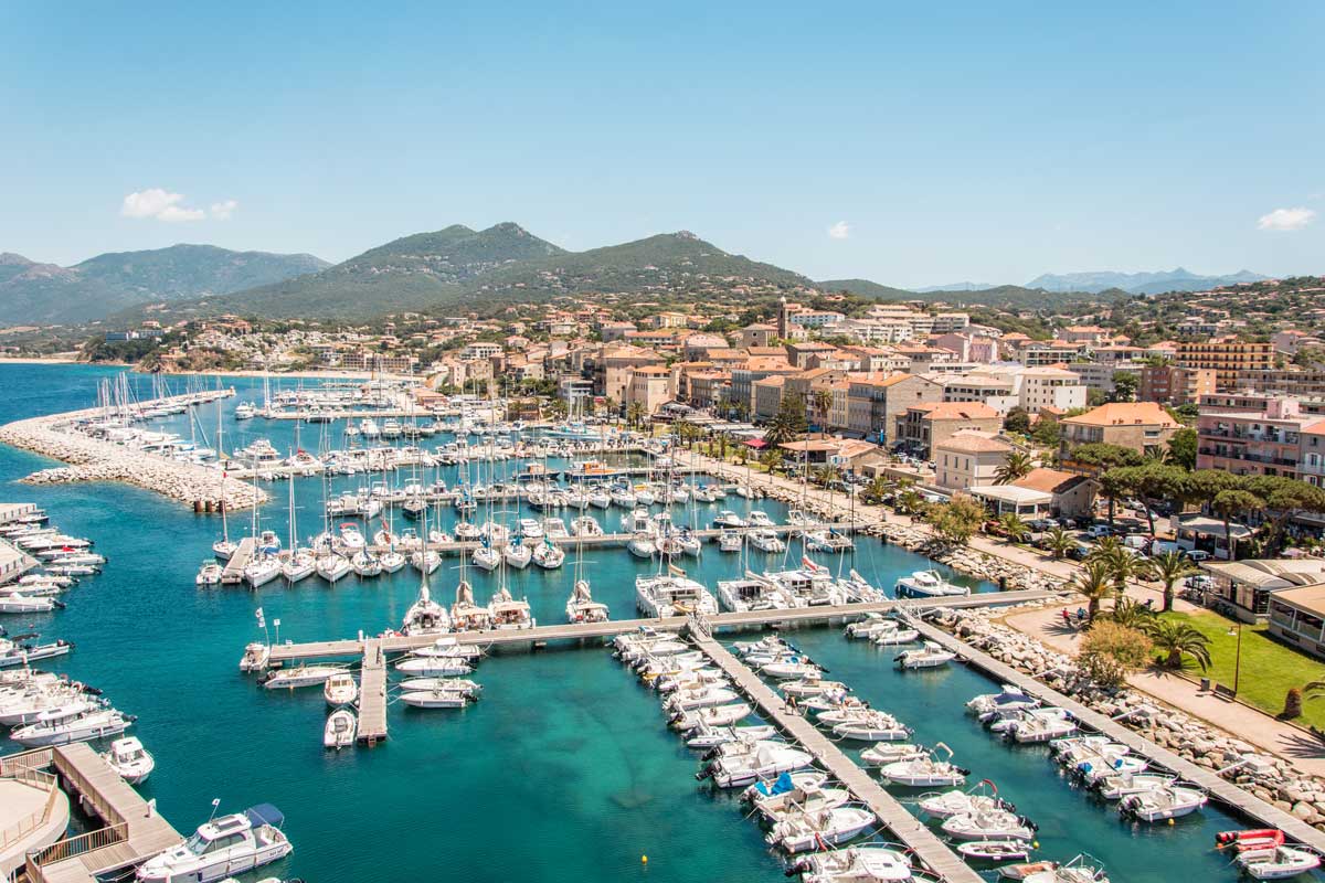 Le port de Propriano est desservit par la Méridionale