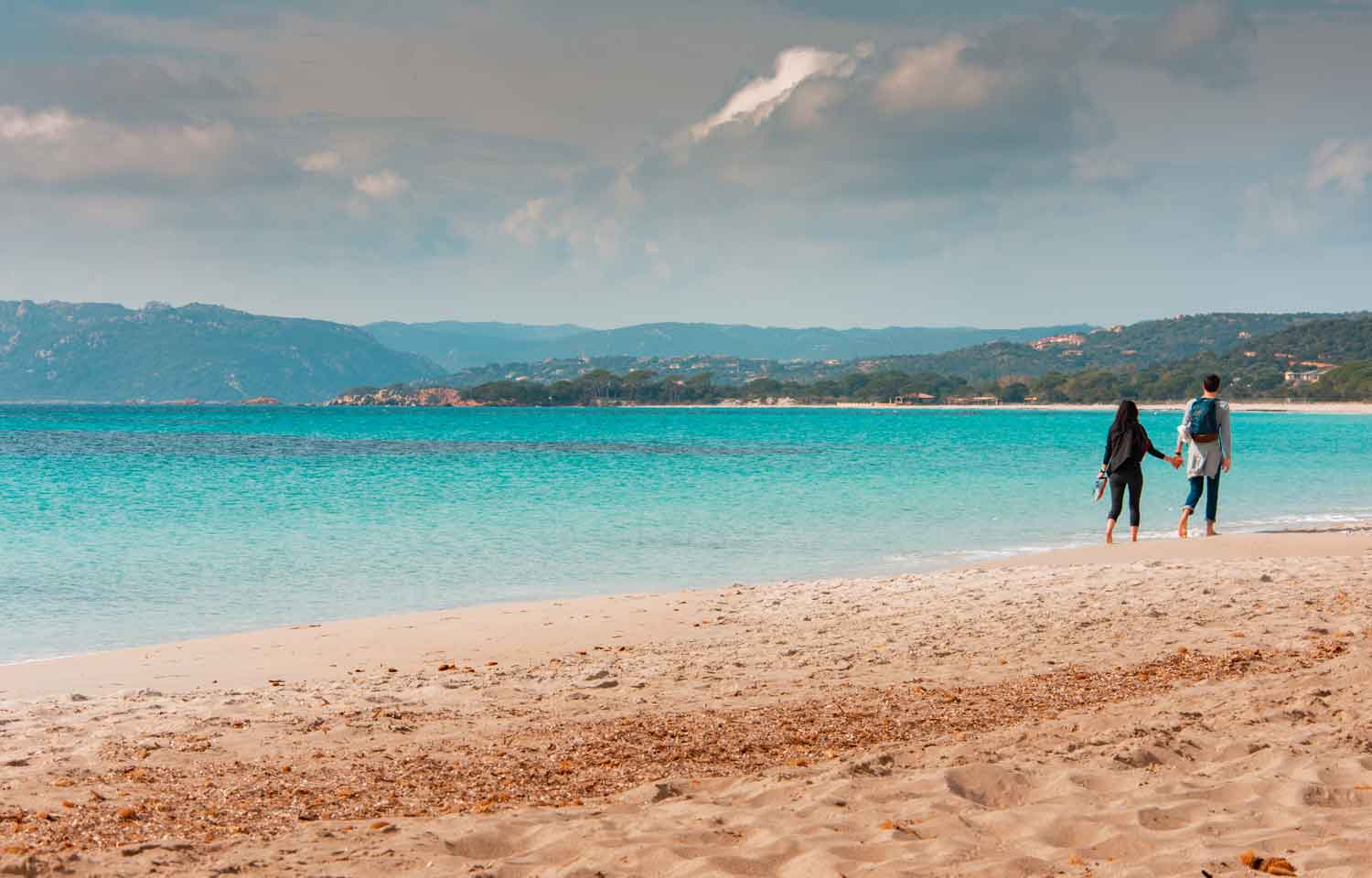Une plage du sud de la corse en hiver