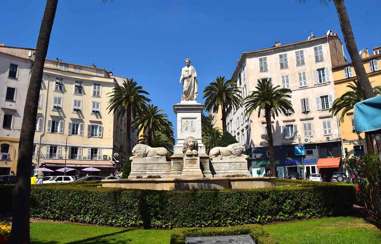 Statue de Bonaparte, Place Foch à Ajaccio