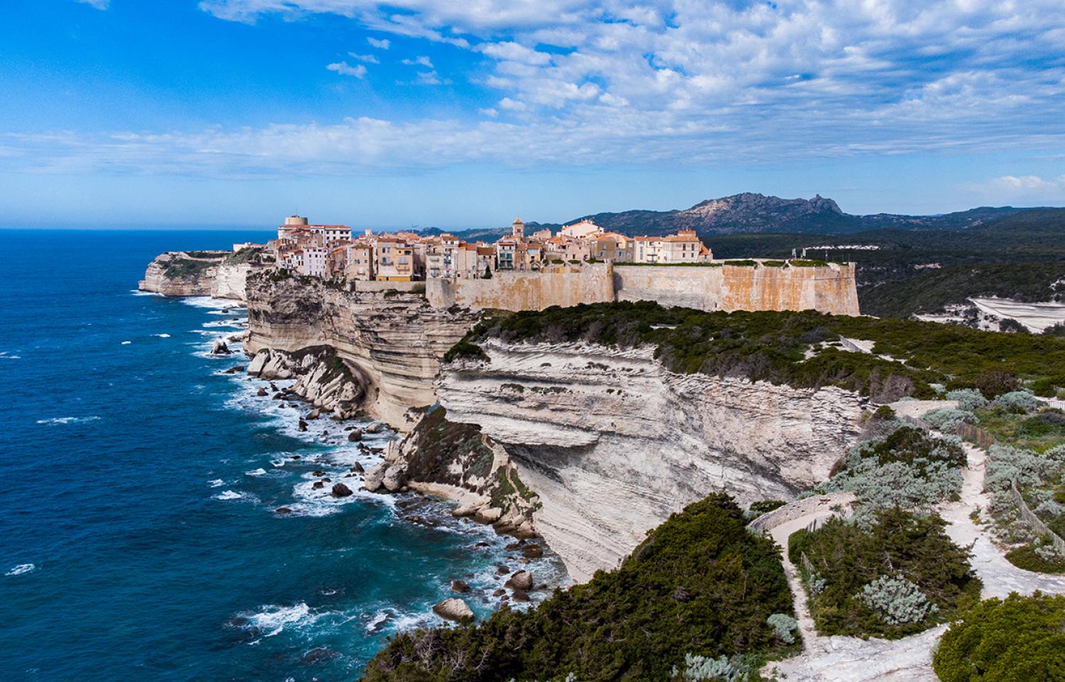 Falaises calcaires de Bonifacio, en Corse-du-Sud