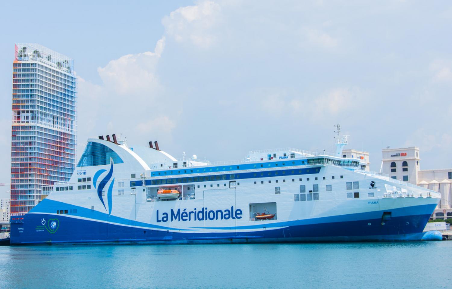 Piana, le ferry qui dessert le port d'Ajaccio 
