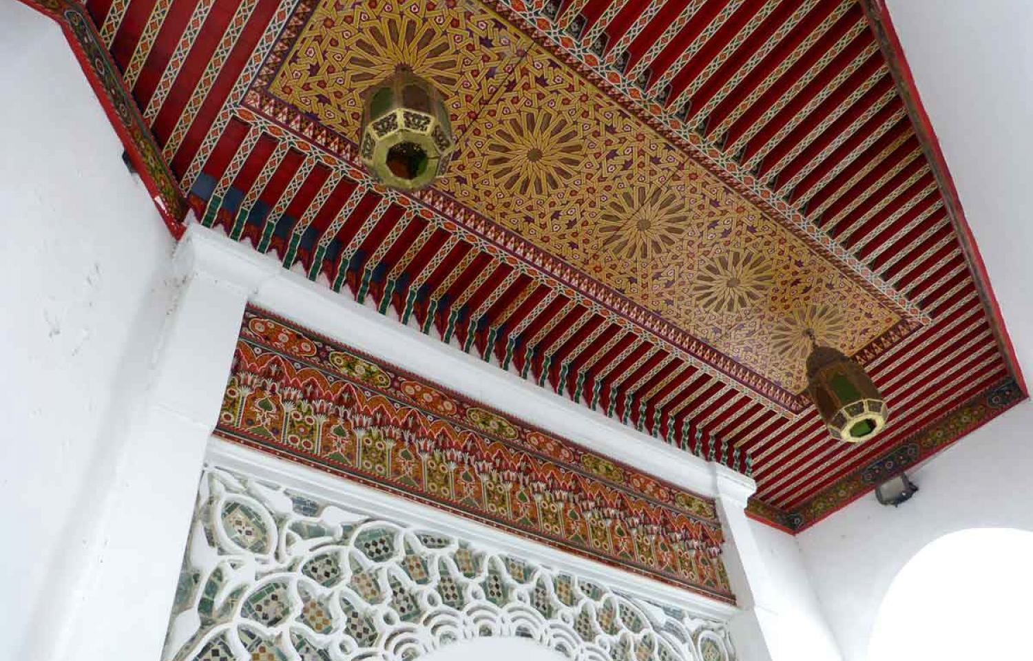 Porte d'entrée de la mosquée située dans la Kasbah de Tanger