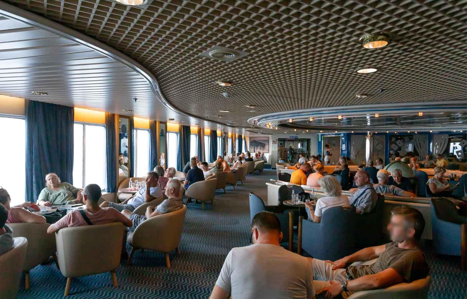 Girolata : salon bar