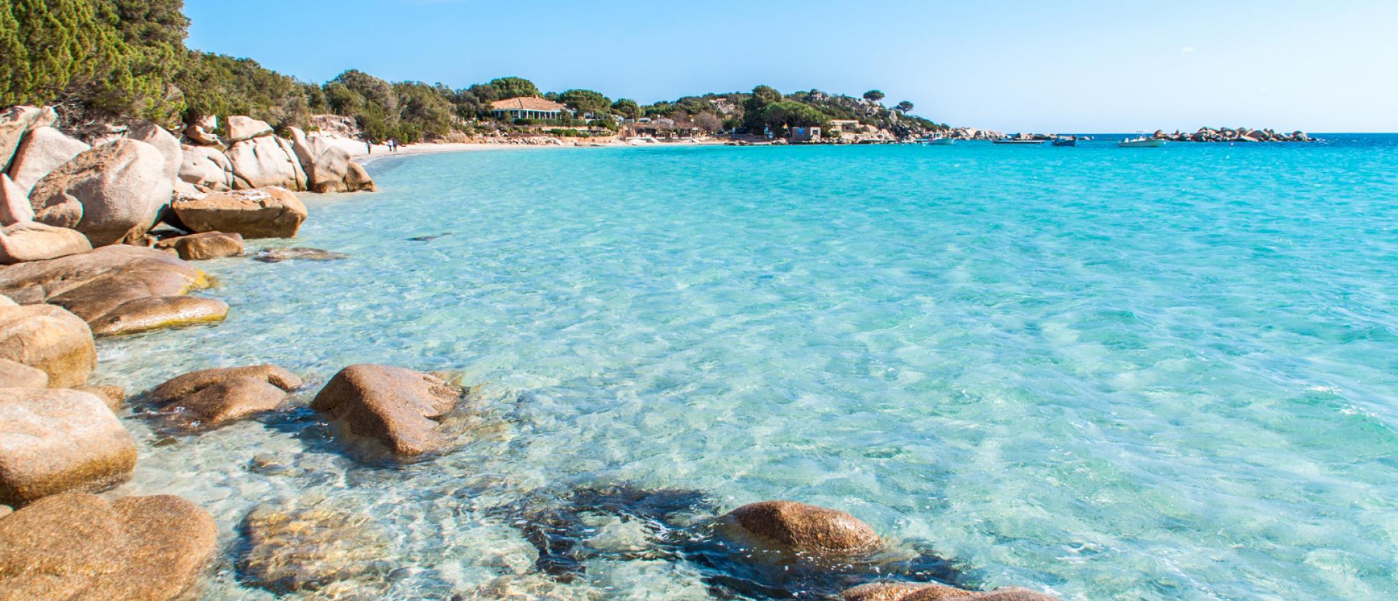 Plage de Santa Giulia, en Corse-du-Sud