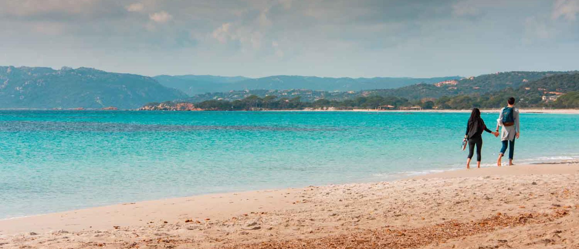Une plage du sud de la corse en hiver