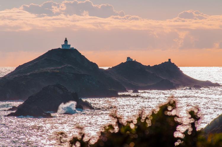 Corse du Sud : les îles sanguinaires au coucher du soleil