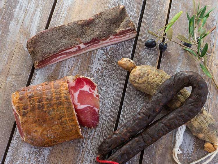 La charcuterie est une des richesses du terroir corse