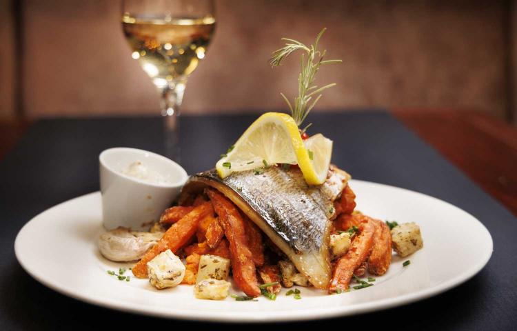 Filet de St Pierre cuisiné à bord par nos chefs