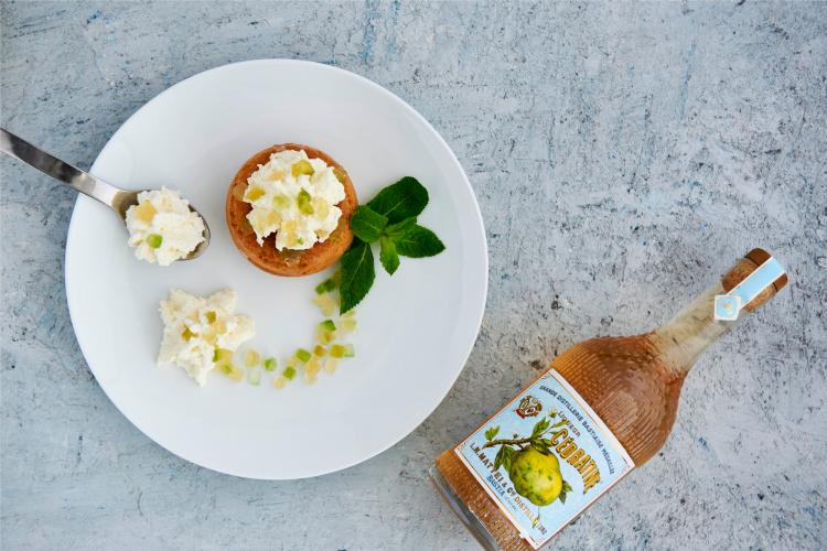 Baba au Ti'punch cédrat, chantilly au brocciu vanille, cédrat confit 