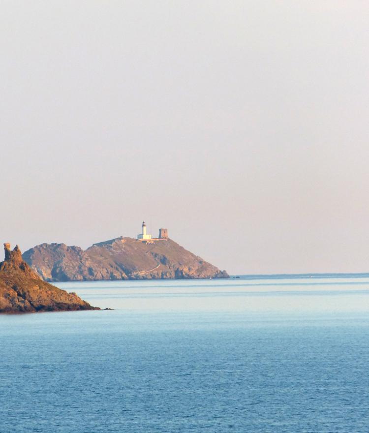 Les îles Finocchiarola vues depuis le ferry vers la Corse