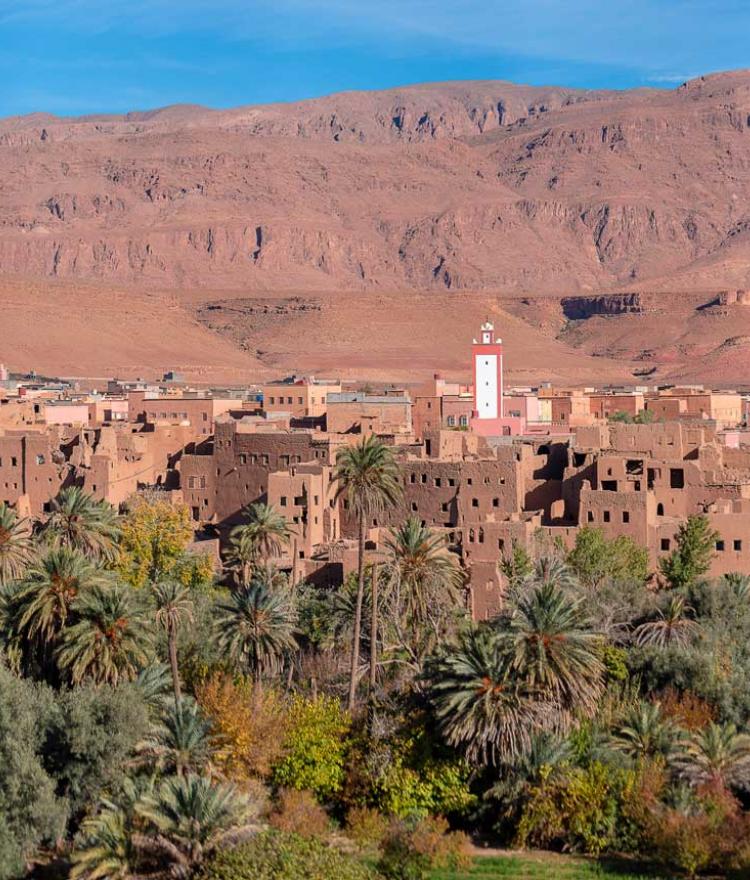 Kasbah à proximité des Gorges du M'Goun dans la vallée se roses