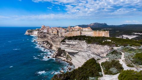 Falaises calcaires de Bonifacio, en Corse-du-Sud