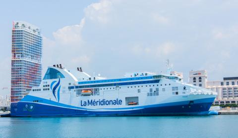 Piana, le ferry qui dessert le port d'Ajaccio 