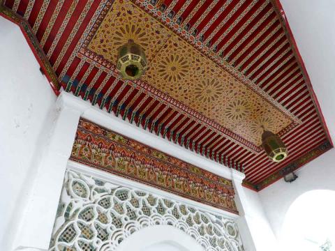 Porte d'entrée de la mosquée située dans la Kasbah de Tanger